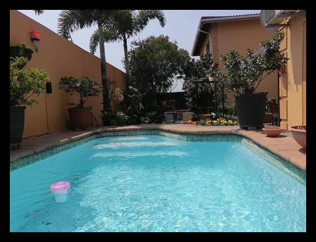 2 BEDROOM TOWNHOUSE FOR SALE IN VELD EN VLEI